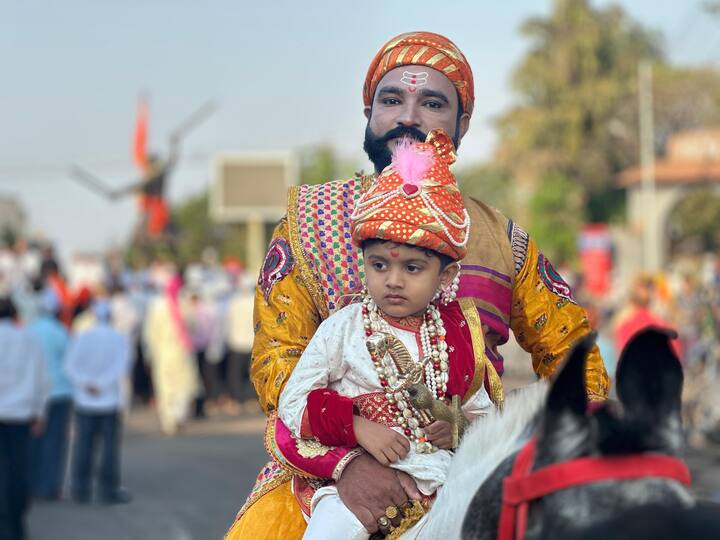 महाराष्ट्राचे आराध्य दैवत स्वराज्य संस्थापक छत्रपती शिवाजी महाराजांची आज 395 वी जयंती अलोट उत्साहात साजरी करण्यात आली.