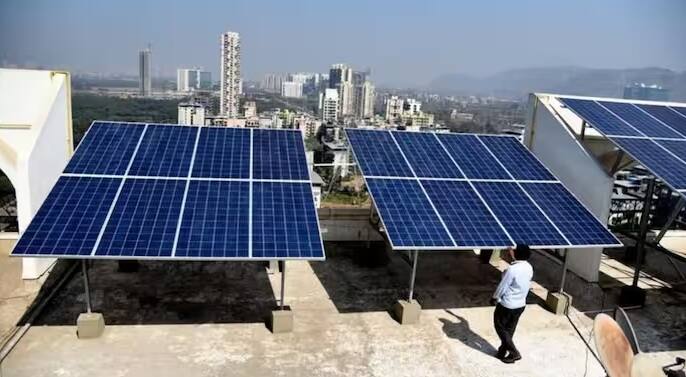 જો તમે પણ સોલાર પેનલ લગાવીને તમારા ઘરનું વીજળી બિલ શૂન્ય બનાવવા માંગો છો. તો તમે ભારત સરકારની યોજના પ્રધાનમંત્રી સૂર્ય ઘર યોજના હેઠળ તમારા ઘરમાં સોલર પેનલ લગાવી શકો છો. આનાથી તમારું વીજળી બિલ શૂન્ય થશે પરંતુ તમને સબસિડી પણ મળશે.