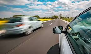 ਓਵਰ ਸਪੀਡ ਨਾ ਕਰੋ ਸੜਕ 'ਤੇ ਨਿਰਧਾਰਤ ਗਤੀ ਸੀਮਾ ਦੇ ਅਨੁਸਾਰ ਆਪਣੇ ਵਾਹਨ ਦੀ ਗਤੀ ਬਣਾਈ ਰੱਖੋ। ਬਿਨਾਂ ਕਿਸੇ ਕਾਰਨ ਤੋਂ ਜ਼ਿਆਦਾ ਰਫ਼ਤਾਰ ਤੋਂ ਬਚੋ। ਤੇਜ਼ ਰਫ਼ਤਾਰ ਨਾਲ ਗੱਡੀ ਚਲਾਉਣ ਨਾਲ ਸੜਕ ਹਾਦਸਿਆਂ ਦੀ ਸੰਭਾਵਨਾ ਵੱਧ ਜਾਂਦੀ ਹੈ। ਜੇਕਰ ਤੁਸੀਂ ਜ਼ਿਆਦਾ ਤੇਜ਼ ਰਫ਼ਤਾਰ ਨਾਲ ਗੱਡੀ ਚਲਾਉਣ ਦੇ ਦੋਸ਼ੀ ਪਾਏ ਜਾਂਦੇ ਹੋ, ਤਾਂ ਤੁਹਾਡਾ ਡਰਾਈਵਿੰਗ ਲਾਇਸੈਂਸ ਰੱਦ ਕੀਤਾ ਜਾ ਸਕਦਾ ਹੈ।