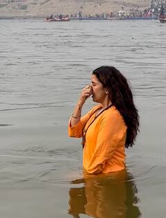 निमरत कौर ने संगम में लगाई डुबकी, गले में रुद्राक्ष की माला और भगवा सूट में तस्वीरें आईं सामने
