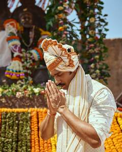 छत्रपति शिवाजी की जयंती पर 'छावा' बनकर रायगढ़ फोर्ट पहुंचे विक्की कौशल, कहा- जय शिवराय, जय शंभू!