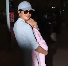 દીકરી માલતી સાથે એરપોર્ટ પર સ્પોર્ટ થઇ પ્રિયંકા ચોપરા, સ્ટાઇલ સાથે આપ્યા પોઝ