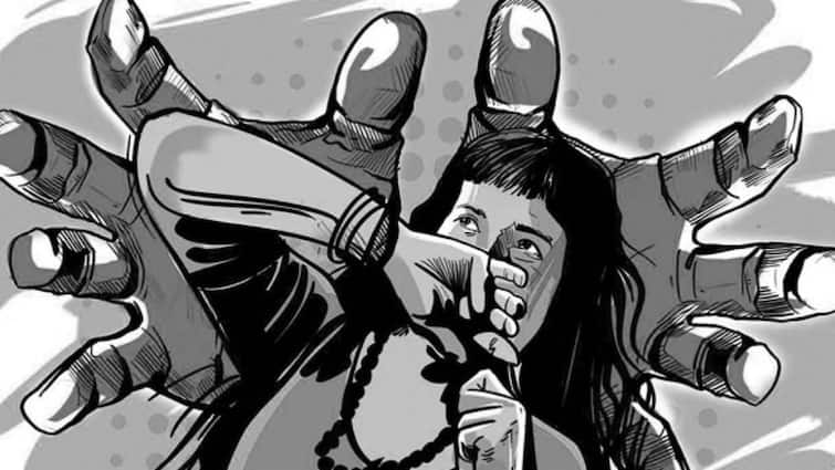 tiruppur crime wife physical abuse infront of husband know case details Crime: கணவன் கண்முன்னே மனைவிக்கு பாலியல் வன்கொடுமை! திருப்பூரில் அநியாயம்!
