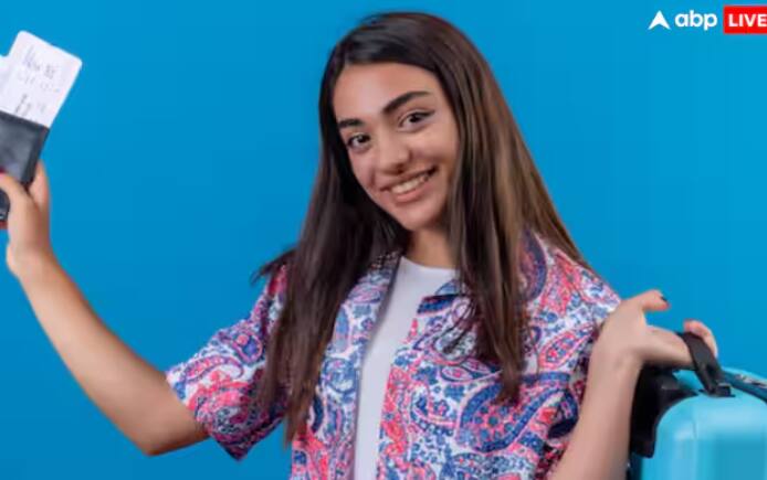 ਤੁਹਾਨੂੰ ਦੱਸ ਦਈਏ ਕਿ ਪਾਸਪੋਰਟ ਅਤੇ ਵੀਜ਼ਾ ਤੋਂ ਬਿਨਾਂ ਕੋਈ ਵੀ ਯਾਤਰੀ ਕਿਸੇ ਵੀ ਦੇਸ਼ ਦੀ ਯਾਤਰਾ ਨਹੀਂ ਕਰ ਸਕਦਾ। ਹਾਲਾਂਕਿ ਕੁਝ ਥਾਵਾਂ 'ਤੇ ਪਹੁੰਚਣ 'ਤੇ ਵੀਜ਼ਾ ਦੀ ਪੇਸ਼ਕਸ਼ ਕੀਤੀ ਜਾਂਦੀ ਹੈ, ਫਿਰ ਵੀ ਪਾਸਪੋਰਟ ਦੀ ਲੋੜ ਹੁੰਦੀ ਹੈ। ਜੇਕਰ ਤੁਸੀਂ ਪਾਸਪੋਰਟ ਦੀ ਵਰਤੋਂ ਕੀਤੀ ਹੈ, ਤਾਂ ਤੁਸੀਂ ਅੰਦਰ ਦੇਖਿਆ ਹੋਵੇਗਾ ਕਿ ਇਸਦੇ ਪੰਨੇ ਦੂਜੇ ਪੰਨਿਆਂ ਨਾਲੋਂ ਥੋੜੇ ਵੱਖਰੇ ਅਤੇ ਚਮਕਦਾਰ ਹੁੰਦੇ ਹਨ। ਕੀ ਤੁਹਾਨੂੰ ਪਤਾ ਹੈ ਕਿ ਪਾਸਪੋਰਟ ਵਿੱਚ ਕਿਹੜਾ ਕਾਗਜ਼ ਵਰਤਿਆ ਜਾਂਦਾ ਹੈ?