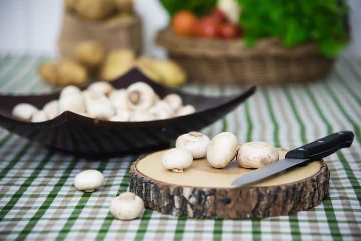 मशरूम (Mushroom) :सबसे हेल्दी सब्जियों में से एक मशरूम भी विटामिन बी12 का अच्छा सोर्स है. अगर इसका नियमित तौर पर सेवन किया जाए तो सेहत अच्छी बनी रहती है. मशरूम को आप सब्जी या सलाद के तौर पर इस्तेमाल कर सकते हैं.