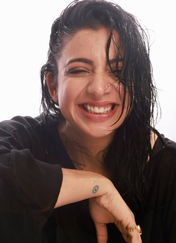 ਮਸ਼ਹੂਰ ਪੰਜਾਬੀ ਗਾਇਕਾ ਦੀ ਹਰਕਤ ਕਾਰਨ ਭੱਖਿਆ ਵਿਵਾਦ, ਪੜ੍ਹੋ ਮਾਮਲਾ...