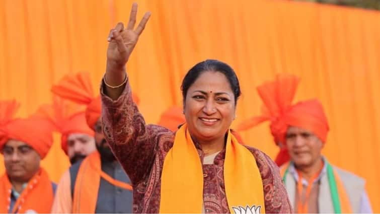 Rekha Gupta is the new CM of Delhi first time MLA from Delhi Shalimar Bagh டெல்லியின் அடுத்த முதல்வர் ரேகா குப்தா.. பாஜகவின் அதே ஃபார்முலா.. ஓகே சொன்ன மோடி!