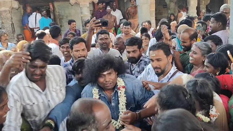 Actor Yogi Babu sami darshan to Lord Shiva at Palani Murugan Temple tnn பழனி முருகன் கோவிலில் நடிகர் யோகி பாபுசாமி தரிசனம்  - பக்தர்கள் கூடியதால் பரபரப்பு