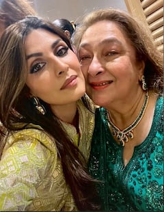 Aadar Jain Mehendi Ceremony: आदर जैन- अलेखा आडवाणी की मेहंदी सेरेमनी, गायब दिखीं करीना कपूर-आलिया भट्ट