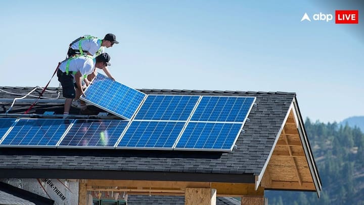 Electricity Bill Zero Solar Panel: अगर आप सोलर पैनल लगवा कर अपने घर का बिजली बिल जीरो करना चाहते हैं. तो आप भारत सरकार की योजना पीएम सूर्य घर योजना के तहत अपने घर में सोलप पैनल लगवा सकते हैं.