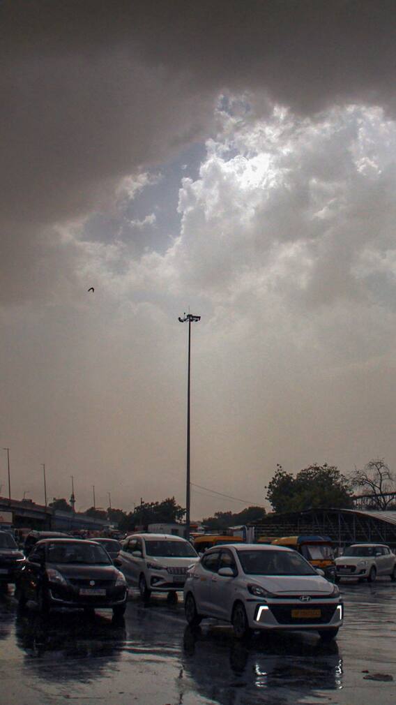 बदलने वाला है दिल्ली का मौसम, बारिश को लेकर कर लें तैयारी, बढ़ेगी ठिठुरन