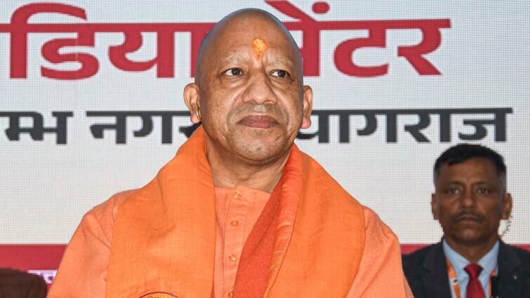 CM Yogi's Plane Faces Technical Glitch After Take-Off In Agra, Returns To Kheria Airport CM Yogi's Plane Faces Technical Glitch After Take-Off In Agra, Returns To Kheria Airport