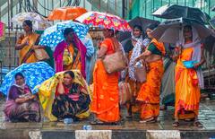 West Bengal Weather Update : ফাগুন দিনে খামখেয়ালি বৃষ্টি, জেলায় জেলায় বাজ পড়ার সতর্কবার্তা, ফের ফিরবে শীত?