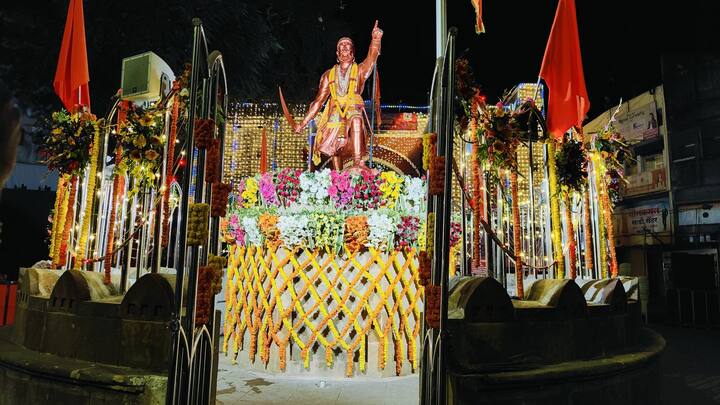 शहारातील श्री शिवराज्याभिषेक सोहळा समितीच्या वतीने मोठ्या उत्साहात शिवतीर्थ यथे साजरी करण्यात आलेल्या या सोहळ्यामुळे अवघी उपराजधानी छत्रपतींच्या जयजयकाराने दुमदुमली असल्याचे बघायला मिळाले.