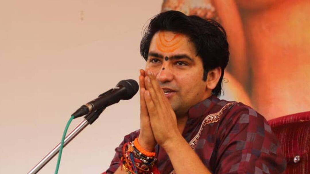 BJP slams Congress for Targeting Bageshwar Dham Dhirendra Krishna Shastri ANN 'धीरेंद्र शास्त्री को नहीं शास्त्रों का ज्ञान', कांग्रेस ने लगाए आरोप तो BJP बोली- सनातन के विरोध में...