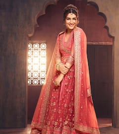 2025 में खूब ट्रेंड में हैं ये लड़कियों के ये सूट डिजाइन, आप भी कर सकती हैं ट्राई