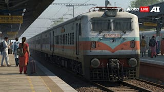 Dial 139 for Train Status, Complaints & Emergency Assistance, Indian Railways ટ્રેનમાં મુસાફરી કરતા પહેલા આ હેલ્પલાઇન નંબર ફોનમાં સેવ કરી લો, તમને માત્ર એક કોલ પર દરેક સુવિધા મળશે
