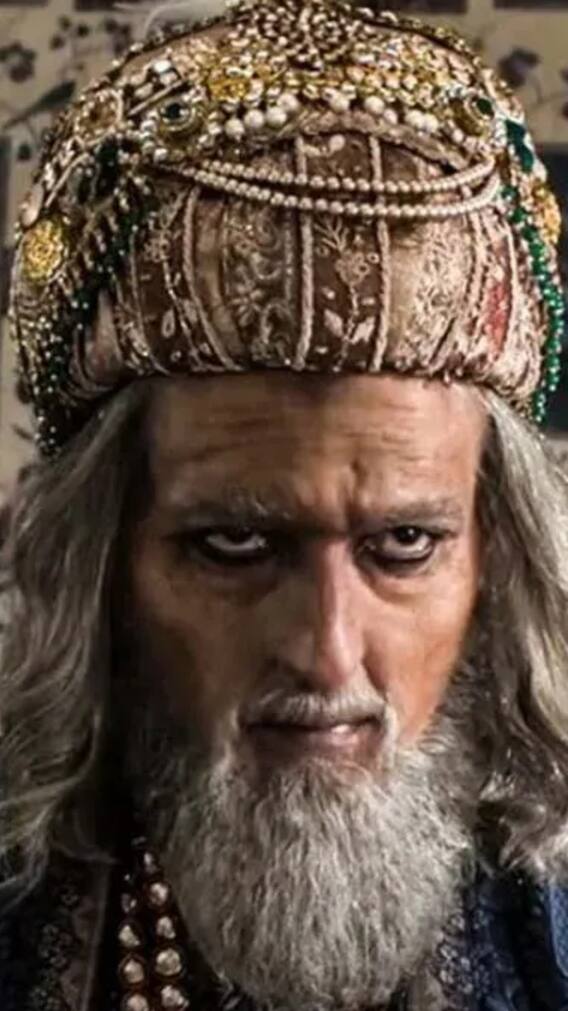 22 फ्लॉप फिल्में लेकिन करोड़ों में है 'छावा' के 'ओरंगजेब' की फीस, जानें- नेटवर्थ