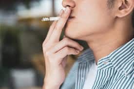 5. जब सिगरेट पीने का मन करे तो खुद को डिस्ट्रैक्ट करें. जैसे- म्यूजिक सुनें, वॉक करें, मूवी देखें या अपना फेवरेट काम करें. 6. स्मोकिंग से पूरी सेहत बिगड़ती है. ऐसे में खुद की डाइट में बदलाव करें.डॉक्टर से बात करके सही डाइट बनाएं. चाय-कॉफी कम करें.