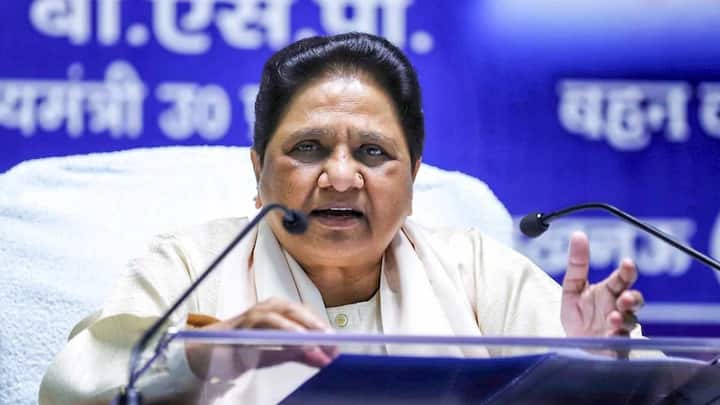 उत्तर प्रदेश की राजनीति में मायावती की भूमिका काफी अहम रही हैं. वो चार राज्य की मुख्यमंत्री थीं.चार कार्यकाल: जून 1995 से अक्टूबर 1995, मार्च 1997 से सितंबर 1997, मई 2002 से अगस्त 2003, मई 2007 से मार्च 2012 तक।