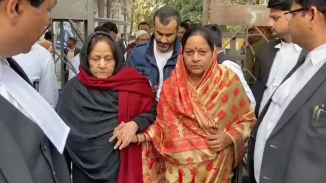 सपा नेता आजम खान के परिवार को राहत, MP MLA कोर्ट ने मां-भाई और बुआ को भी दी बेल Azam Khan family get bail from Rampur MP MLA court in enemy property case ann सपा नेता आजम खान के परिवार को राहत, MP MLA कोर्ट ने मां-भाई और बुआ को भी दी बेल