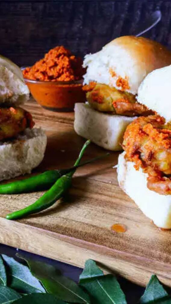 उदयपुर की गलियों में छुपे हैं लाजवाब स्ट्रीट फूड्स, चखना न भूलें