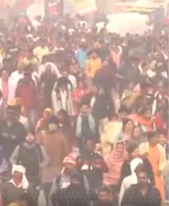 Mahakumbh 2025: पावन स्नान के लिए बड़ी संख्या में महाकुंभ पहुंच रहे श्रद्धालु | ABP NEWS SHORTS