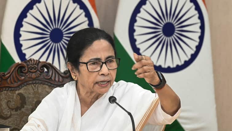 mamata-banerjee-accused-bjp-over-maharashtra-and-delhi-election-gyanesh-kumar-abhishek-banerjee Election: મહારાષ્ટ્ર અને દિલ્હીમાં ભાજપે કેવી રીતે જીતી ચૂંટણી? મમતા બેનર્જીનો મોટો દાવો, ચૂંટણી પંચ પર લગાવ્યા ગંભીર આરોપ