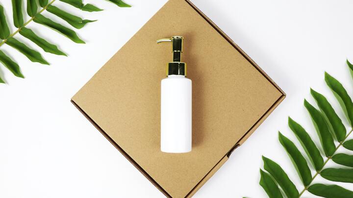 Use a deep hydrating body lotion on the dried parts immediately after the bath. (Image Source: Canva)
