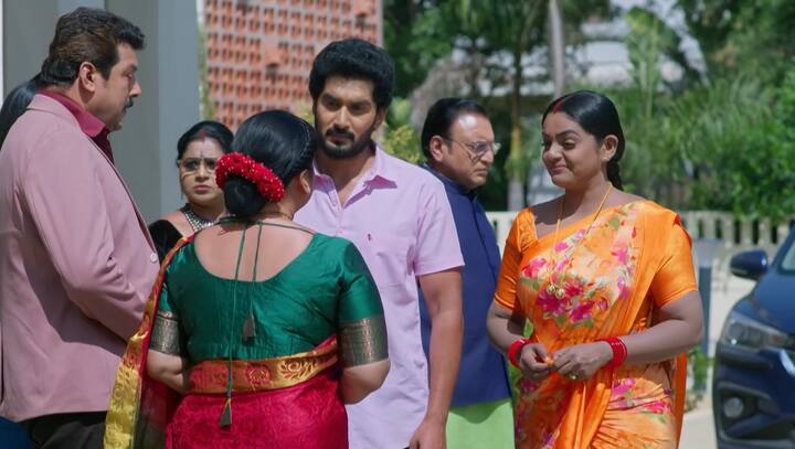 మీరు కోట్లు కురిపిస్తానని చెప్పినా.. నేను ఓ రూపాయి కూడా పెట్టుబడి పెట్టకుండా 25 శాతం లాభాలు అందుకుంటున్నాను. ఇది నా భార్య వల్లే నాకు వచ్చింది. మీరంతా నా భార్యను దురదృష్టవంతురాలు అన్నారు కదా. కానే కాదు.(Image Credit: Disney Plus Hotstar/ Star Maa)