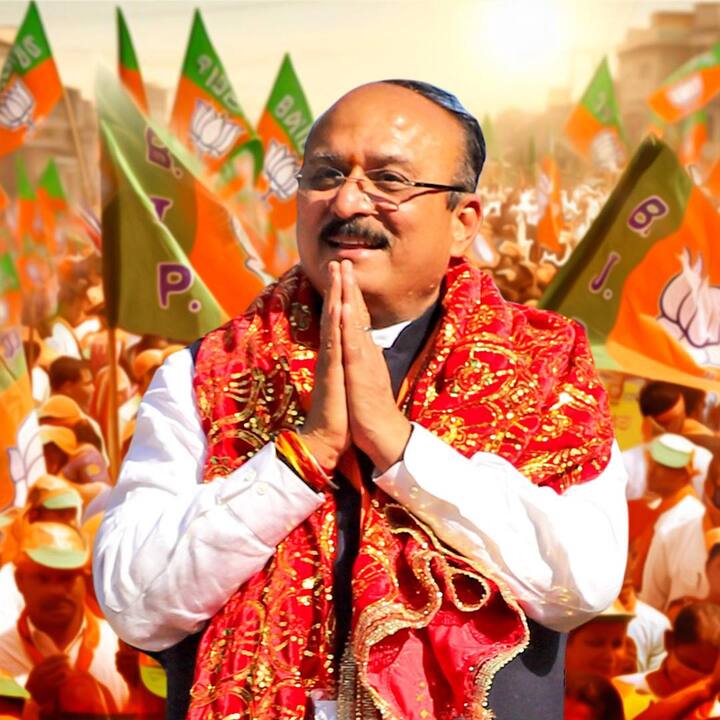 दिल्ली की जनकपुरी सीट से विधायक बने आशीष सूद भी आज मंत्री पद की शपथ लेंगे. वह प्रवेश वर्मा के बाद दूसरे नंबर पर पद और गोपनीयता की शपथ ले सकते हैं. आशीष सूद पंजाबी समुदाय से आते हैं. वह पहली बार विधायक बने हैं. वह दिल्ली की लोकल राजनीति में लंबे समय से सक्रिय रहे हैं. बीजेपी नेता आशीष सूद के पास संगठन में काम करने का अच्छा खासा अनुभव है. बीजेपी के लिए ये जम्मू कश्मीर, गोवा में काम कर चुके हैं. वह वर्तमान समय में गोवा बीजेपी इकाई के प्रभारी हैं. गोवा के अलावा आशीष जम्मू-कश्मीर के सहप्रभारी भी हैं. आशीष सूद को संघ का करीबी माना जाता है.