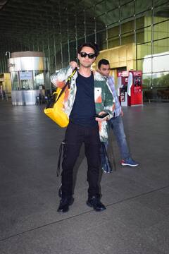 सलमान खान के जीजा का एयरपोर्ट पर दिखा रंगीन अंदाज, कलरफुल जैकेट के साथ येलो बैग लिए एयरपोर्ट पर स्पॉट हुए आयुष शर्मा