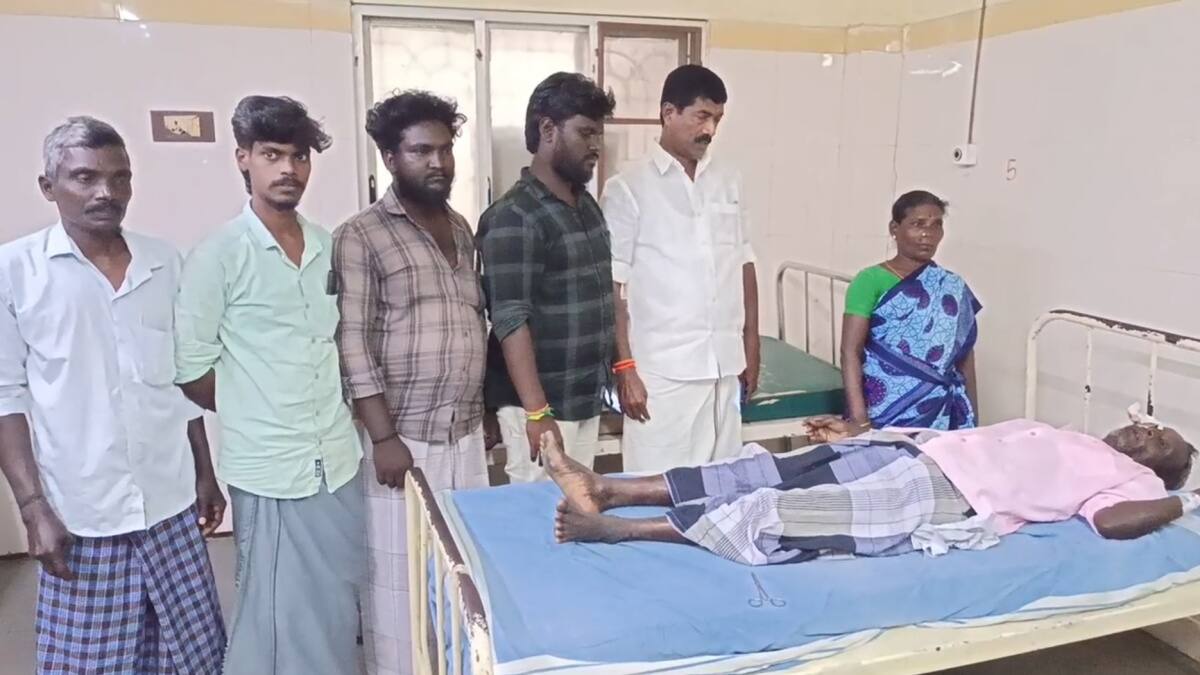 காட்டுப்பன்றி தாக்கி விவசாயி படுகாயம் - டார்ச் லைட் வெளிச்சத்தில் அரசு தலைமை மருத்துவமனையில் சிகிச்சை...!