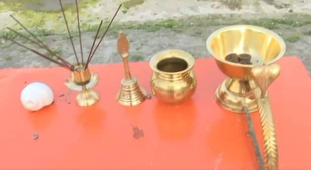 રેખા ગુપ્તાએ રાજઘાટને બદલે યમુના ઘાટની પસંદગી કરીને સ્પષ્ટ સંકેત આપ્યો છે કે તેમની સરકાર પર્યાવરણ અને યમુનાની સફાઈને કેટલું મહત્વ આપે છે. નોંધનીય છે કે યમુના નદીની ગંદકીનો મુદ્દો દિલ્હી વિધાનસભા ચૂંટણીમાં મુખ્ય મુદ્દાઓમાંથી એક હતો.