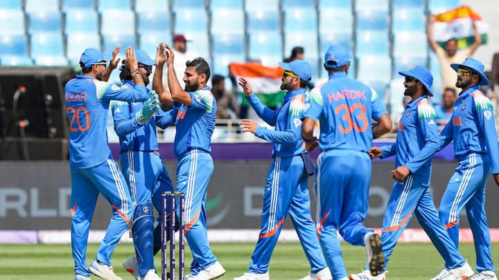 ৫৩ রানে ৫ উইকেট নিয়ে ভারতীয় বোলারদের মধ্যে সেরা মহম্মদ শামি। বিশ্বরেকর্ড গড়লেন বাংলার ডানহাতি পেসার।