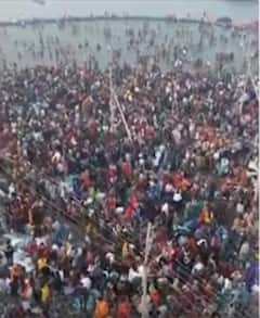 Mahakumbh 2025 : स्नान के लिए त्रिवेणी संगम पर उमड़ रहा श्रद्धालुओं का सैलाब | ABP NEWS SHORTS