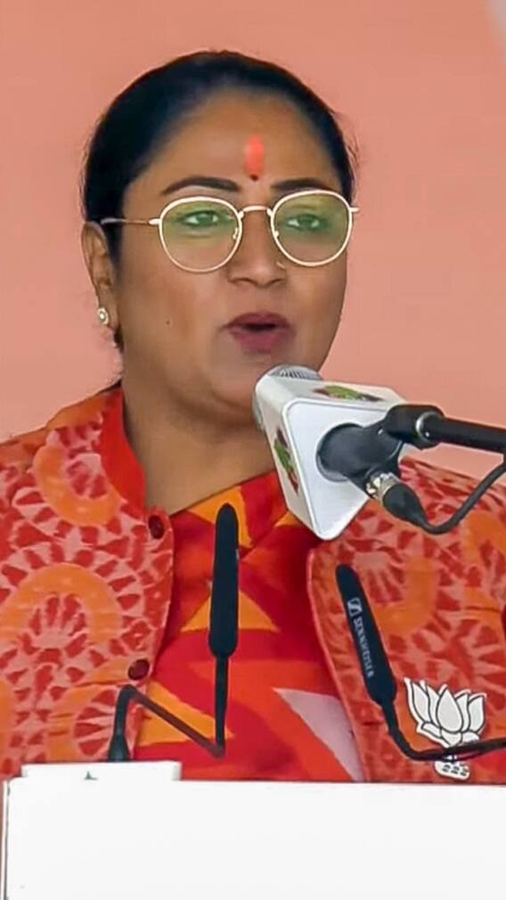 दिल्ली की मुख्यमंत्री रेखा गुप्ता के साथ इन 6 नेताओं ने ली शपथ