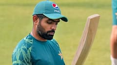 Babar Azam: ৩২১ তাড়া করতে নেমে ৫২ ডট বল! ভারতের বিরুদ্ধে মহারণের আগে বাবর আজমকে নিয়ে ঝড়