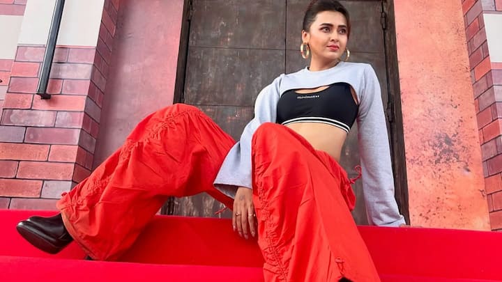 Tejasswi Prakash is serving up some serious style inspiration on the sets of Celebrity MasterChef! Check out her pictures.