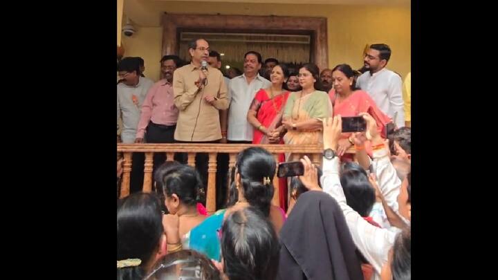 मुंबई महापालिका निवडणुकांच्या अनुषंगाने सर्वच राजकीय पक्ष कामाला लागले असून यंदाची निवडणूक अत्यंत लक्षवेधी असणार आहे. कारण, शिवसेनेतील फुटीनंतरही ही पहिलीच बीएमसी निवडणूक आहे.