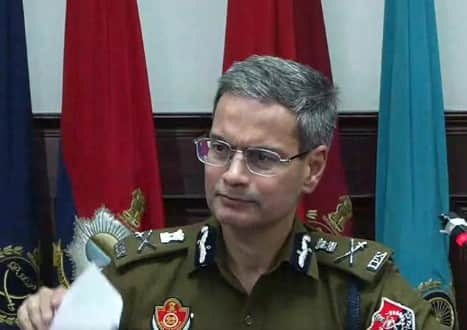 ਇਸ ਦੇ ਨਾਲ ਹੀ ਉਨ੍ਹਾਂ ਨੇ ਕਿਹਾ ਕਿ ਦਿੱਲੀ ਪੁਲਿਸ ਦੀ ਤਰਜ਼ 'ਤੇ ਈ-ਐਫਆਰਈਆਰ ਦਾਇਰ ਕਰਨ ਦੀ ਪ੍ਰਕਿਰਿਆ ਇੱਕ ਮਹੀਨੇ ਵਿੱਚ ਸ਼ੁਰੂ ਹੋ ਜਾਵੇਗੀ। ਡੀਜੀਪੀ ਨੇ ਕਿਹਾ ਕਿ ਮੁਕਤਸਰ ਦੇ ਡੀਸੀ ਨੂੰ ਦੋ ਦਿਨ ਪਹਿਲਾਂ ਮੁਅੱਤਲ ਕਰ ਦਿੱਤਾ ਗਿਆ ਸੀ।