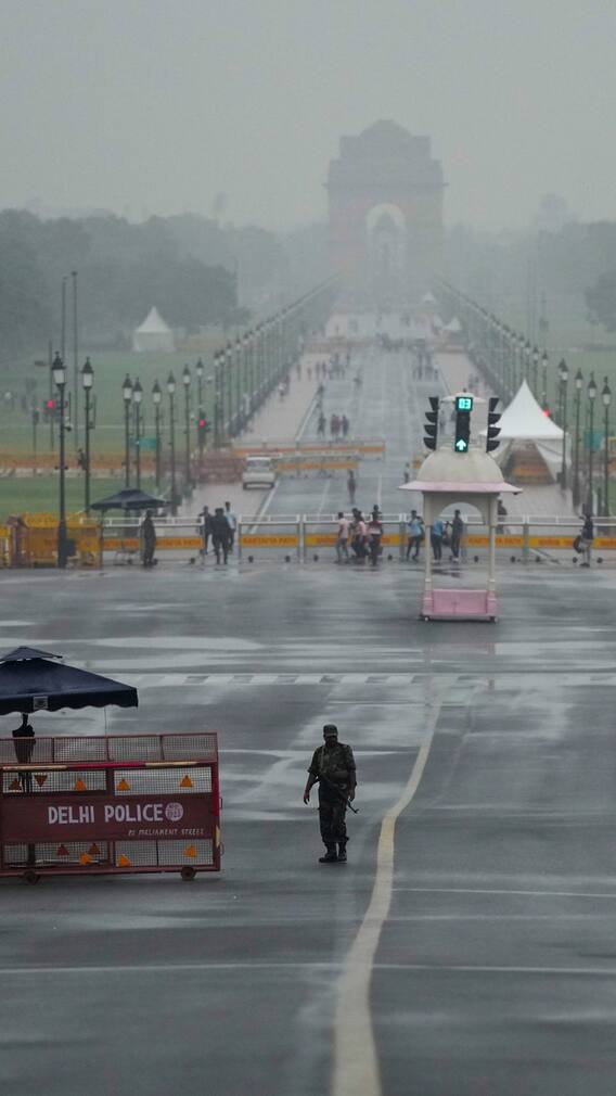 दिल्ली में मौसम का बदला मूड, बारिश का अलर्ट, चलेंगी तेज हवाएं