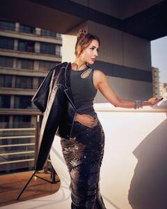 परी म्हणू की सुंदरा... बॉलिवूडची स्लीमगर्ल मलायका अरोराचा ग्लॅम लूक!