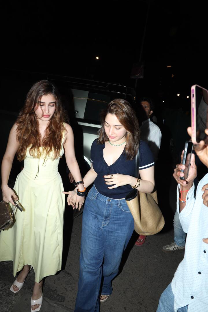 तमन्ना भाटिया और राशा थडानी बीती राज साथ में डिनर करने के लिए निकली थीं.