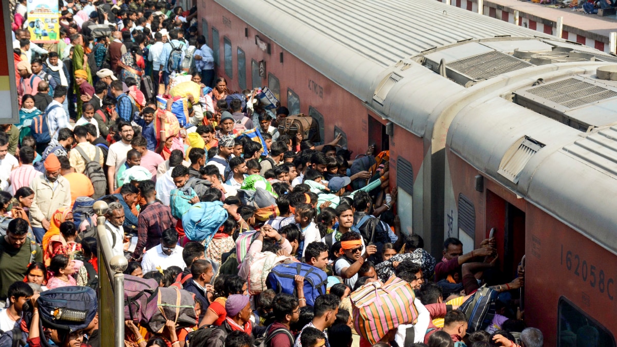 Holi Special Train: होली पर घर आने-जाने वाले ध्यान दें! वंदे भारत समेत चलेंगी ये 30 जोड़ी स्पेशल ट्रेनें, टाइम-टेबल जानें