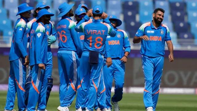 पण, गोलंदाजीच्या बाबतीत शमीने मिशेल स्टार्कला मागे टाकले आहे.