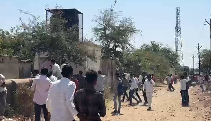 जालना जिल्ह्यात दहावीच्या परीक्षेला सुरूवात झाली आहे, जालना जिल्ह्यात 102 परीक्षाकेंद्रावर जवळपास 32 हजार विद्यार्थी दहावीची परीक्षा देत आहेत.