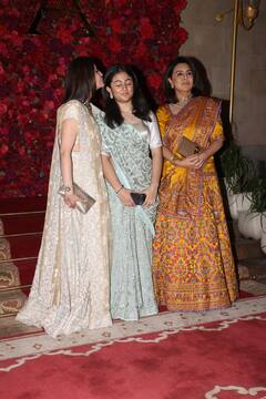 कपूर्स की महफिल में सबकी निगाहें रणबीर की भांजी पर टिकीं, साड़ी में समारा साहनी लगीं खूबसूरत