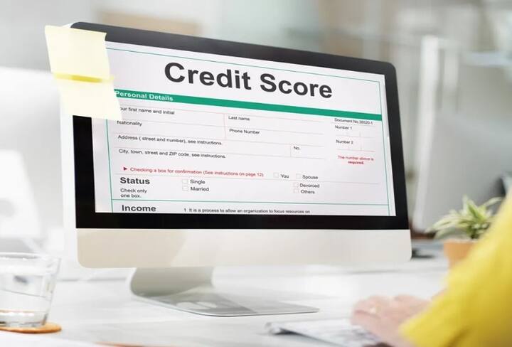 ક્રેડિટ સ્કોર 300 થી 900 સુધીની છે. TransUnion CIBIL એ ભારતના ચાર ક્રેડિટ બ્યુરોમાંથી એક છે જે ક્રેડિટ સ્કોર રિપોર્ટ્સ તૈયાર કરે છે. CIBIL સ્કોર અથવા ક્રેડિટ સ્કોર 900 ની જેટલો નજીક છે, તેટલું સારું માનવામાં આવે છે. 300 અને 549 વચ્ચેનો સ્કોર સૌથી ખરાબ માનવામાં આવે છે. 550 થી 700 વચ્ચેનો સ્કોર યોગ્ય ગણવામાં આવે છે.