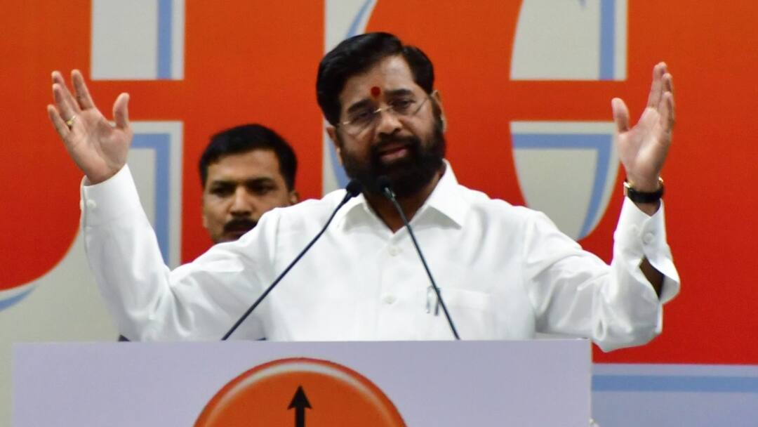 Eknath Shinde Maharashtra Deputy CM Shiv Sena Attack On Uddhav Thackeray MVA एकनाथ शिंदे का बड़ा बयान, 'मुझे हल्के में मत लेना, मेरा इशारा जिनको समझना है वो...'
